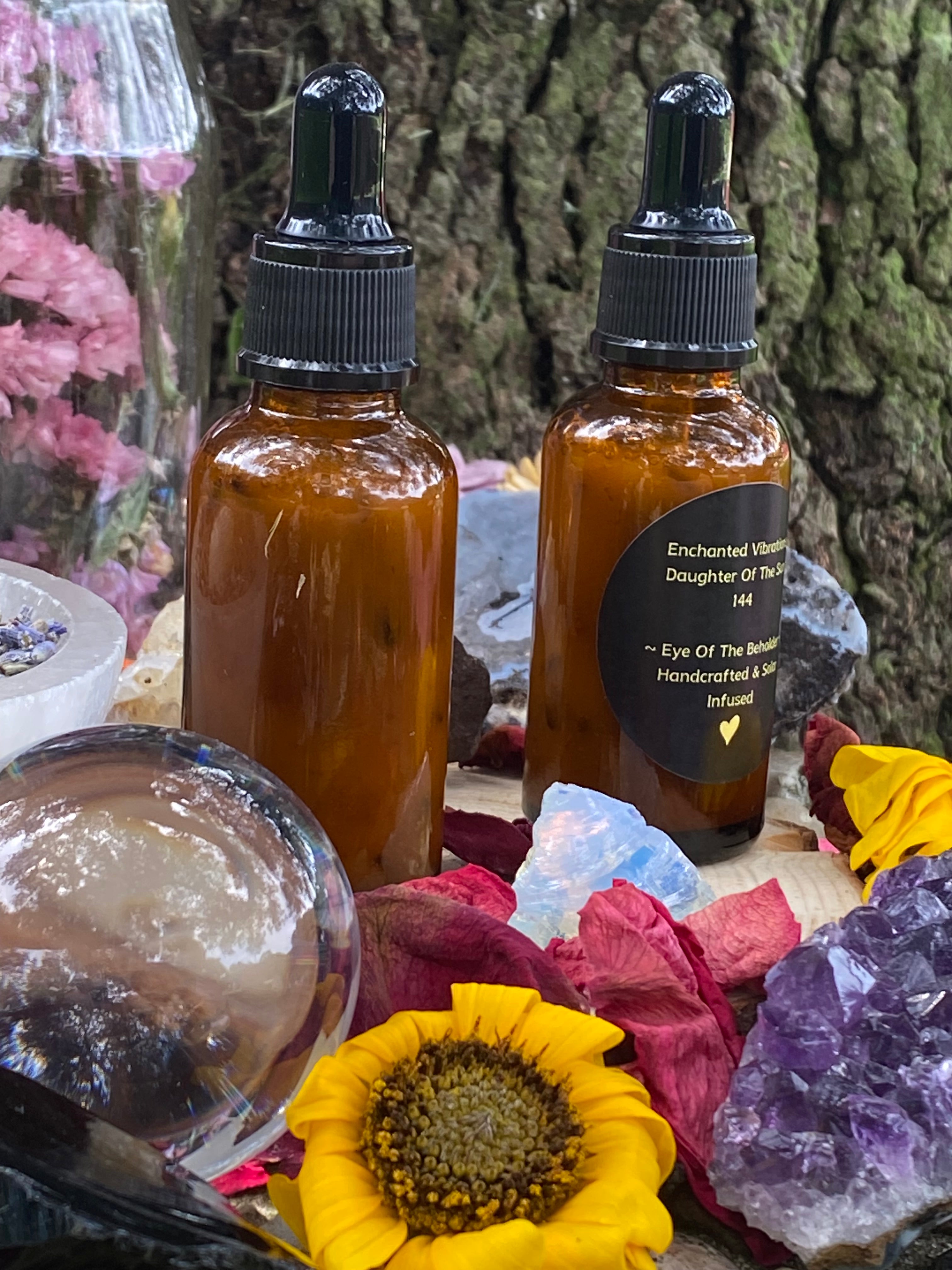 Eye Of The Beholder – Ritual Oil…l ✨ Beauty is in the eye of the beholder, For The Moment You See Yourself Differently!✨