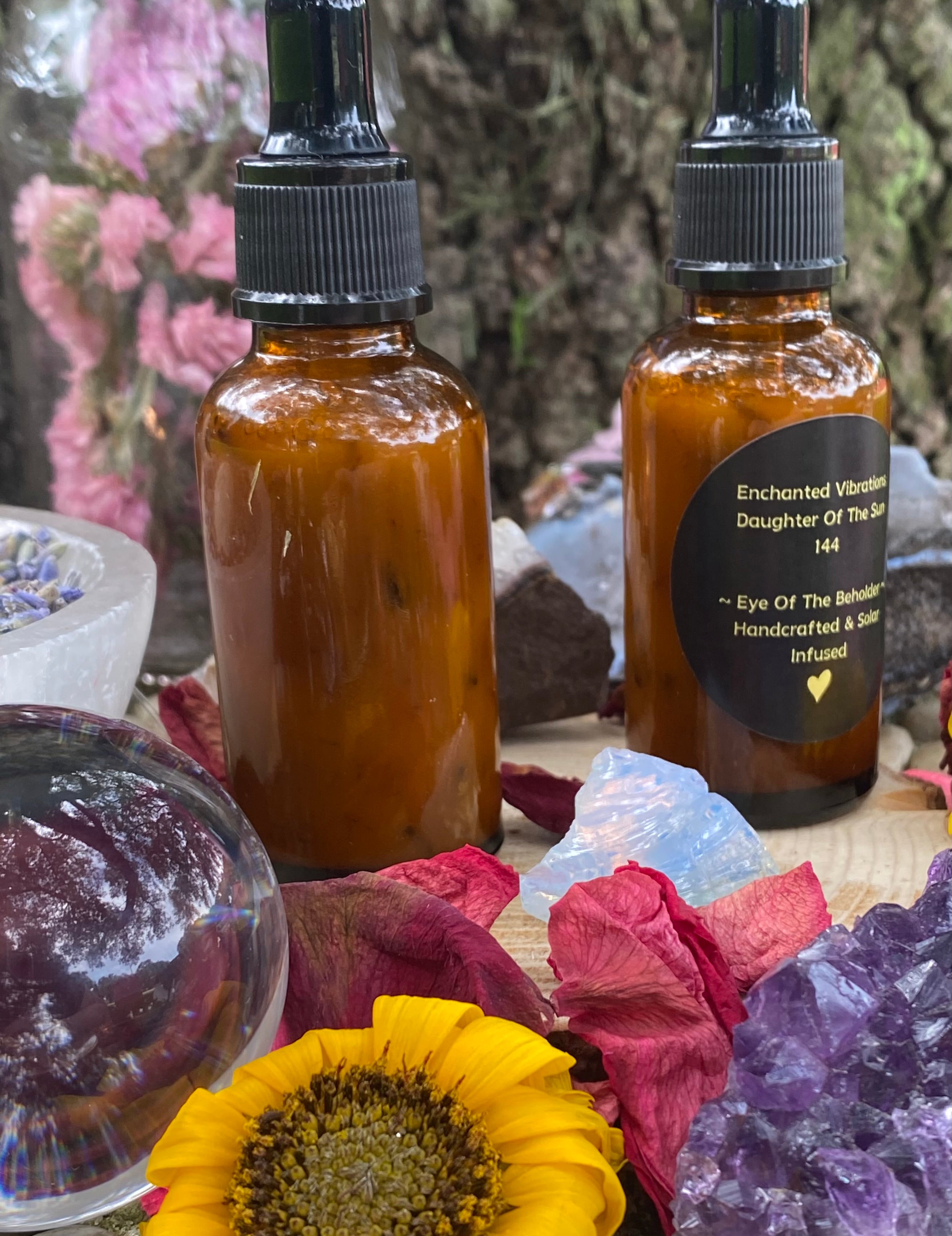 Eye Of The Beholder – Ritual Oil…l ✨ Beauty is in the eye of the beholder, For The Moment You See Yourself Differently!✨